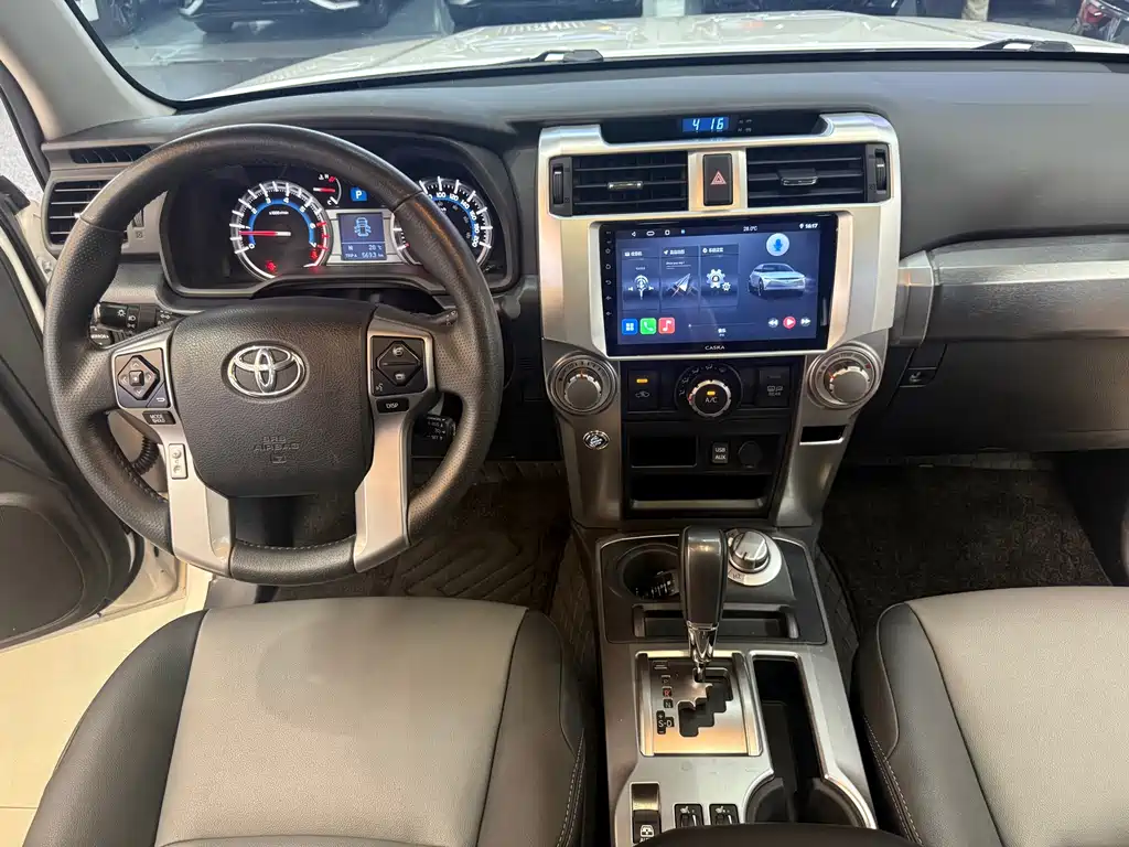 Toyota 4Runner — фото 10