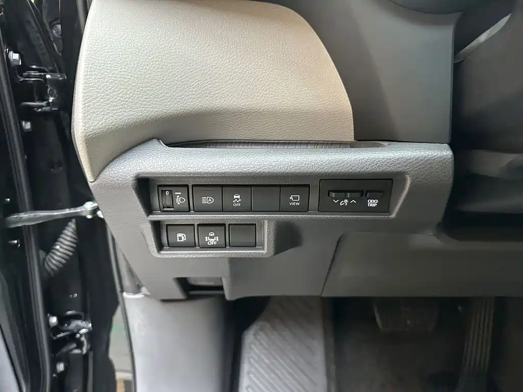 Toyota Granvia — фото 14
