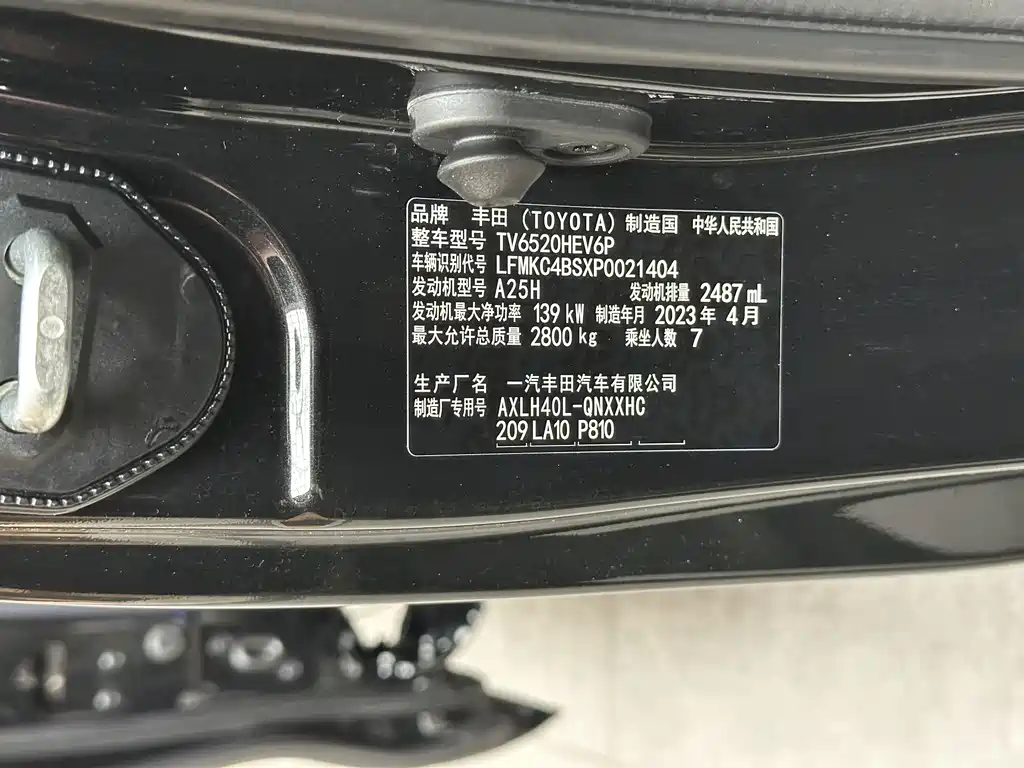 Toyota Granvia — фото 17