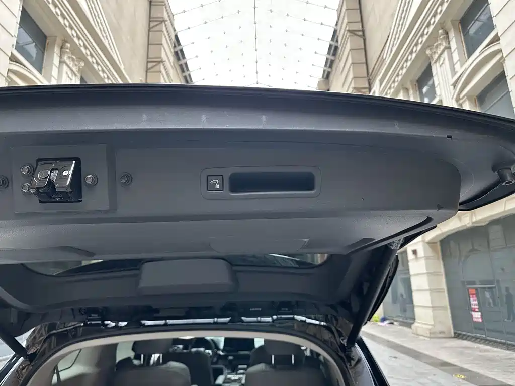 Toyota Granvia — фото 18