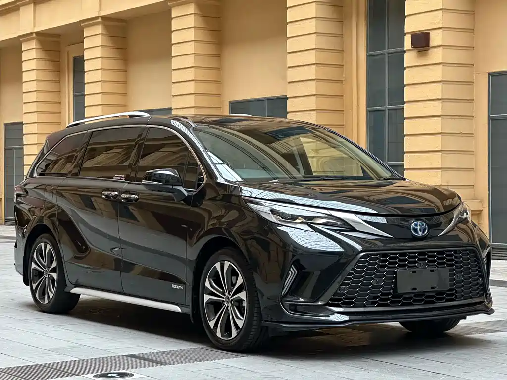 Toyota Granvia — фото 3