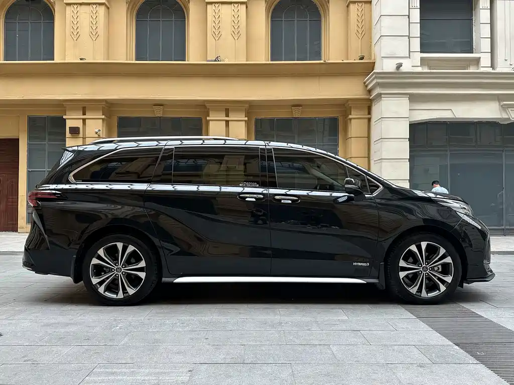 Toyota Granvia — фото 4