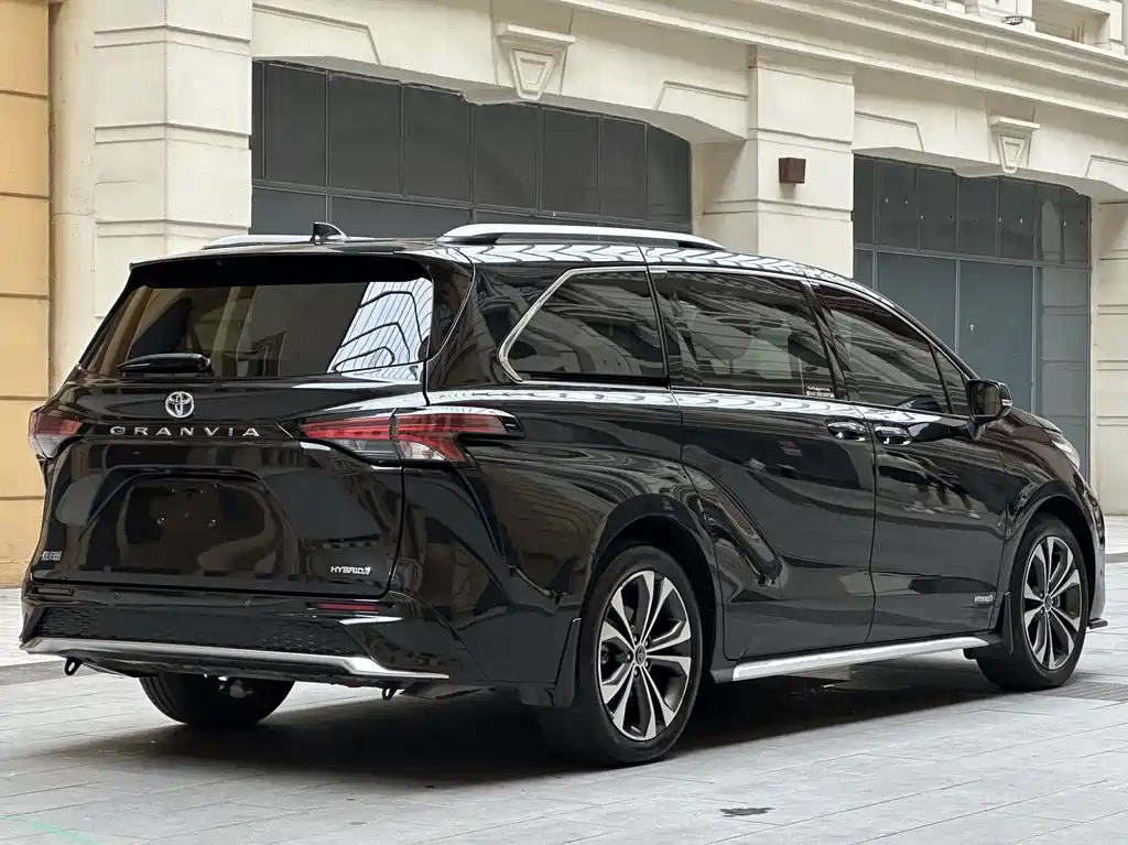 Toyota Granvia — фото 5