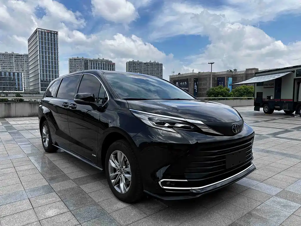 Toyota Sienna — фото 3