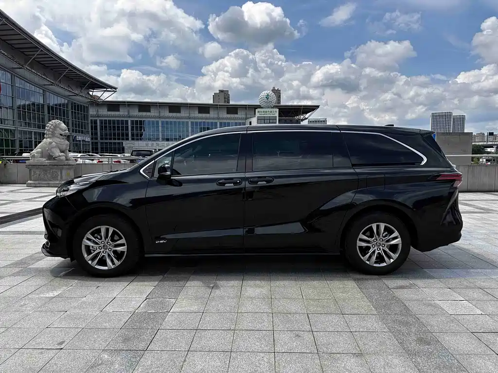 Toyota Sienna — фото 4
