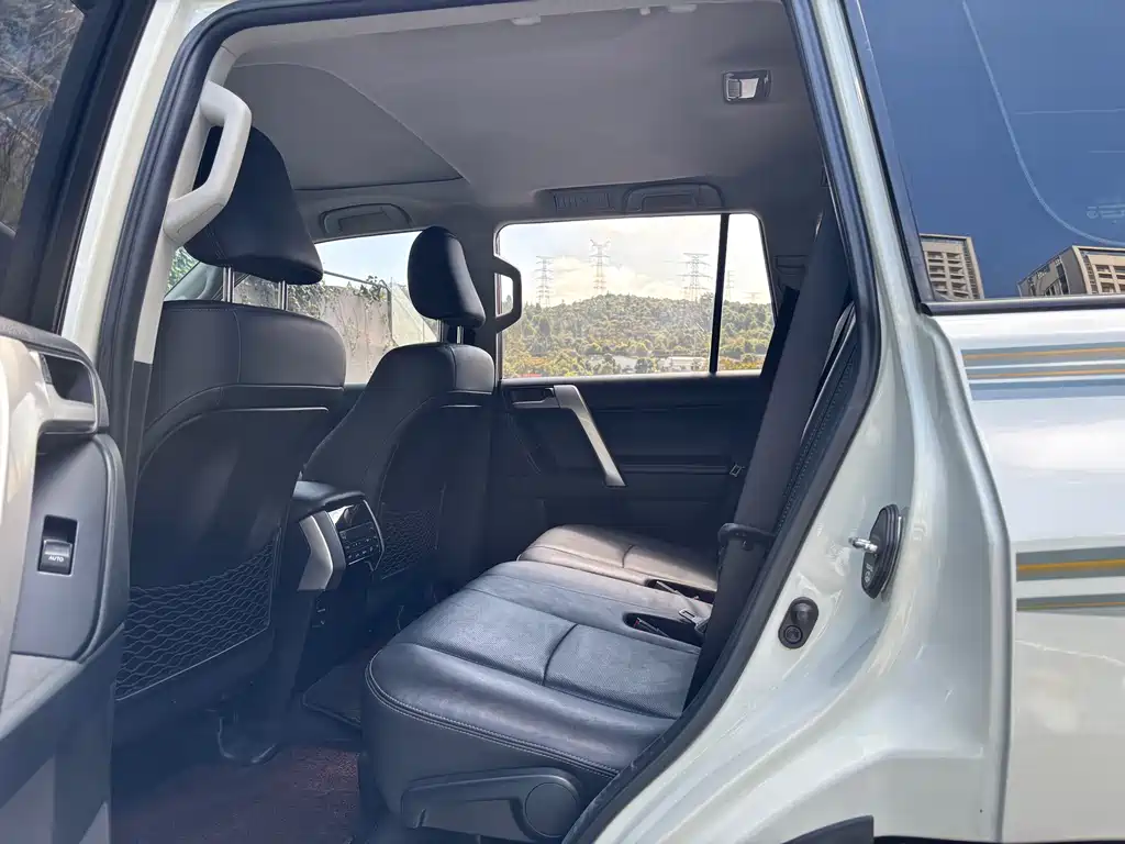 Toyota Prado — фото 13