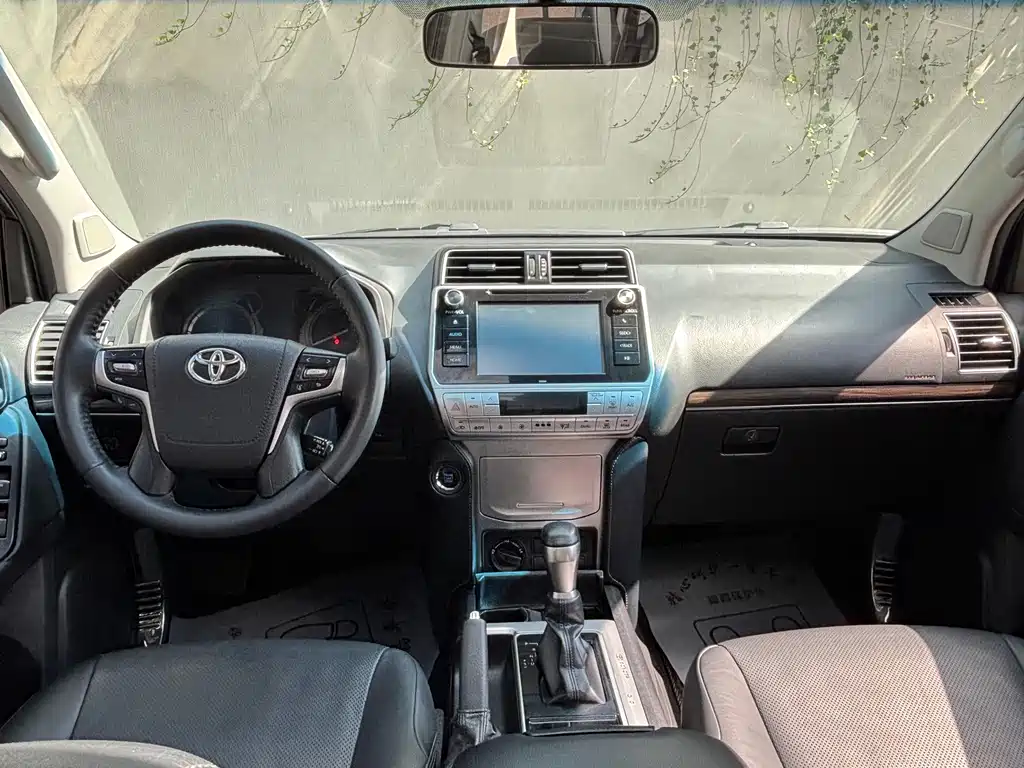 Toyota Prado — фото 14