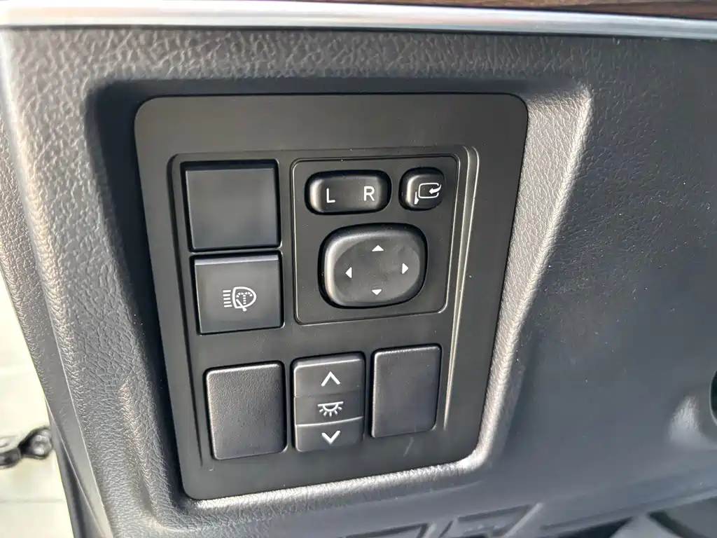 Toyota Prado — фото 20