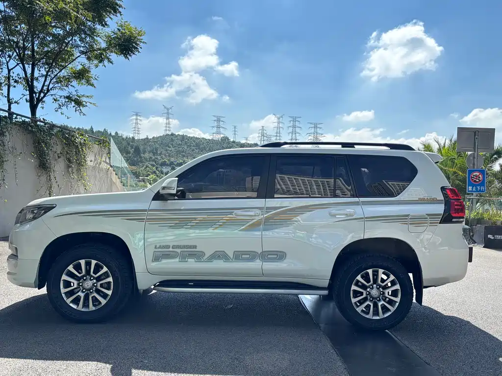 Toyota Prado — фото 8