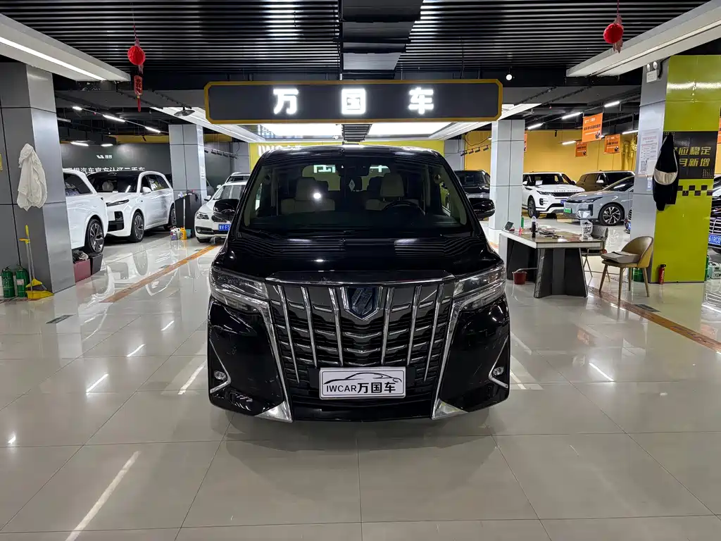 Toyota Alphard — фото 2