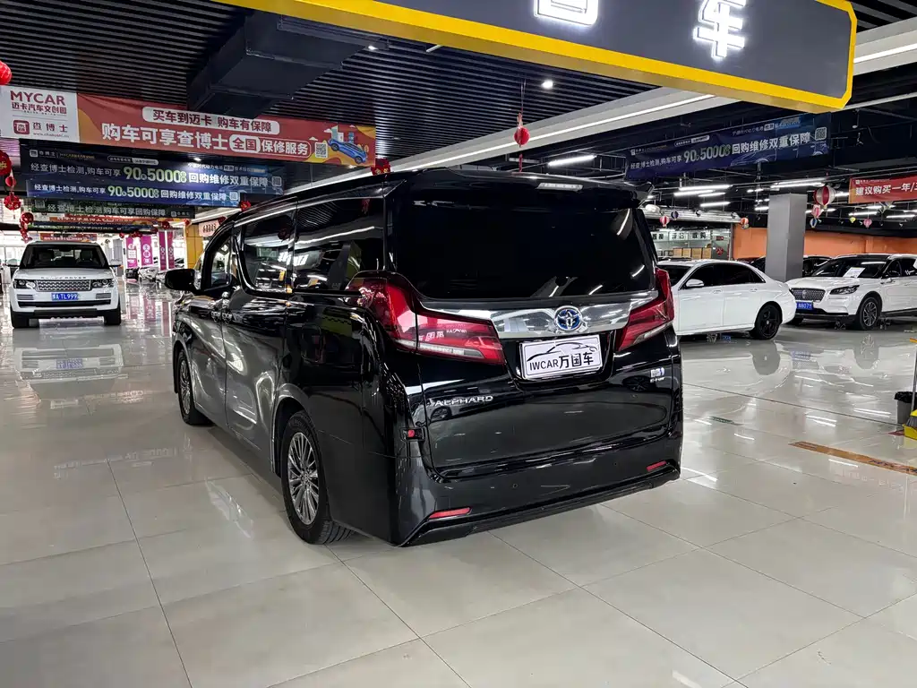 Toyota Alphard — фото 8