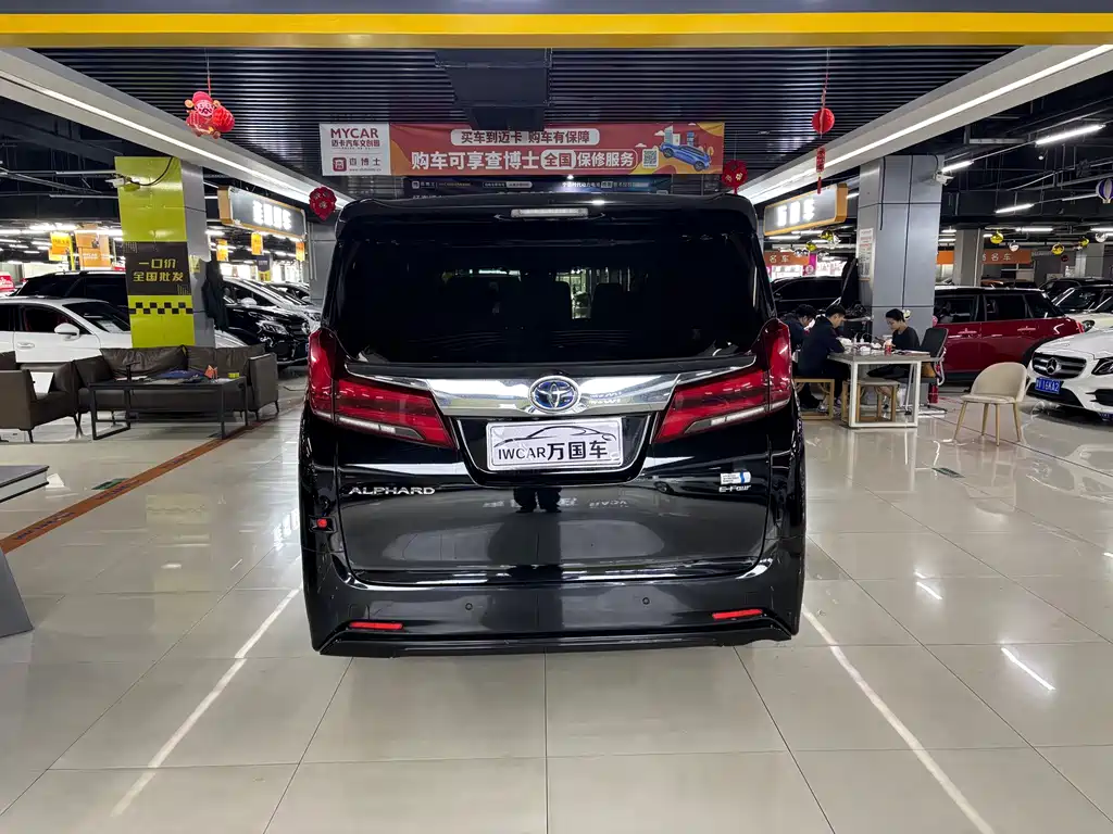 Toyota Alphard — фото 9