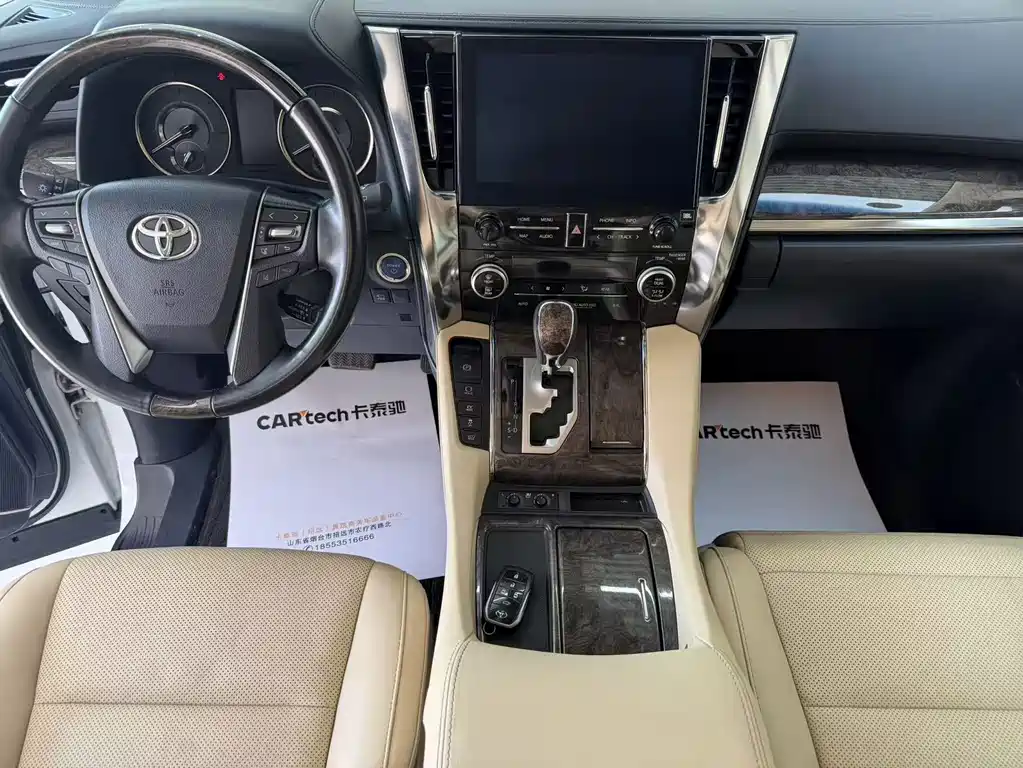 Toyota Alphard — фото 11