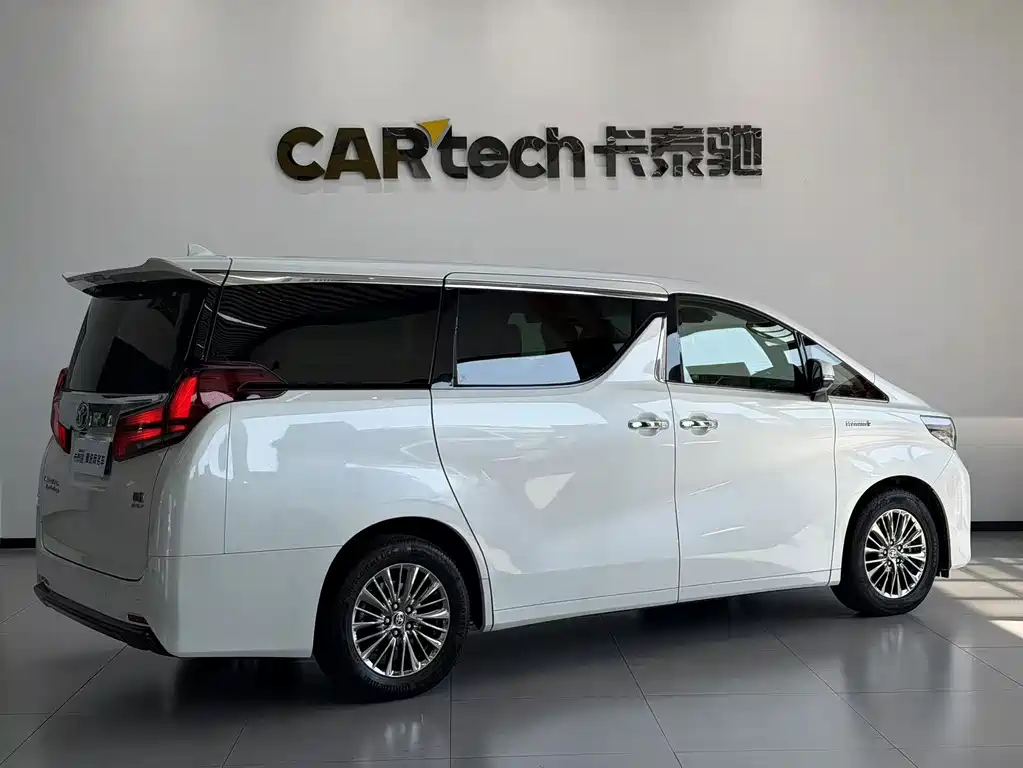 Toyota Alphard — фото 4