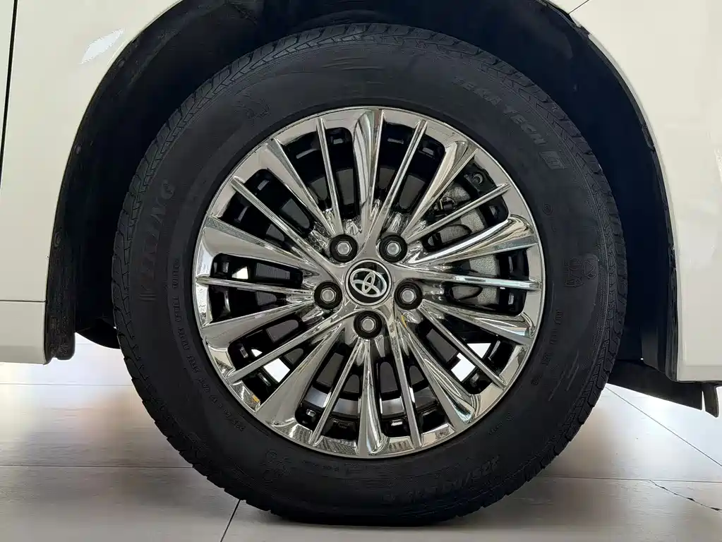 Toyota Alphard — фото 7