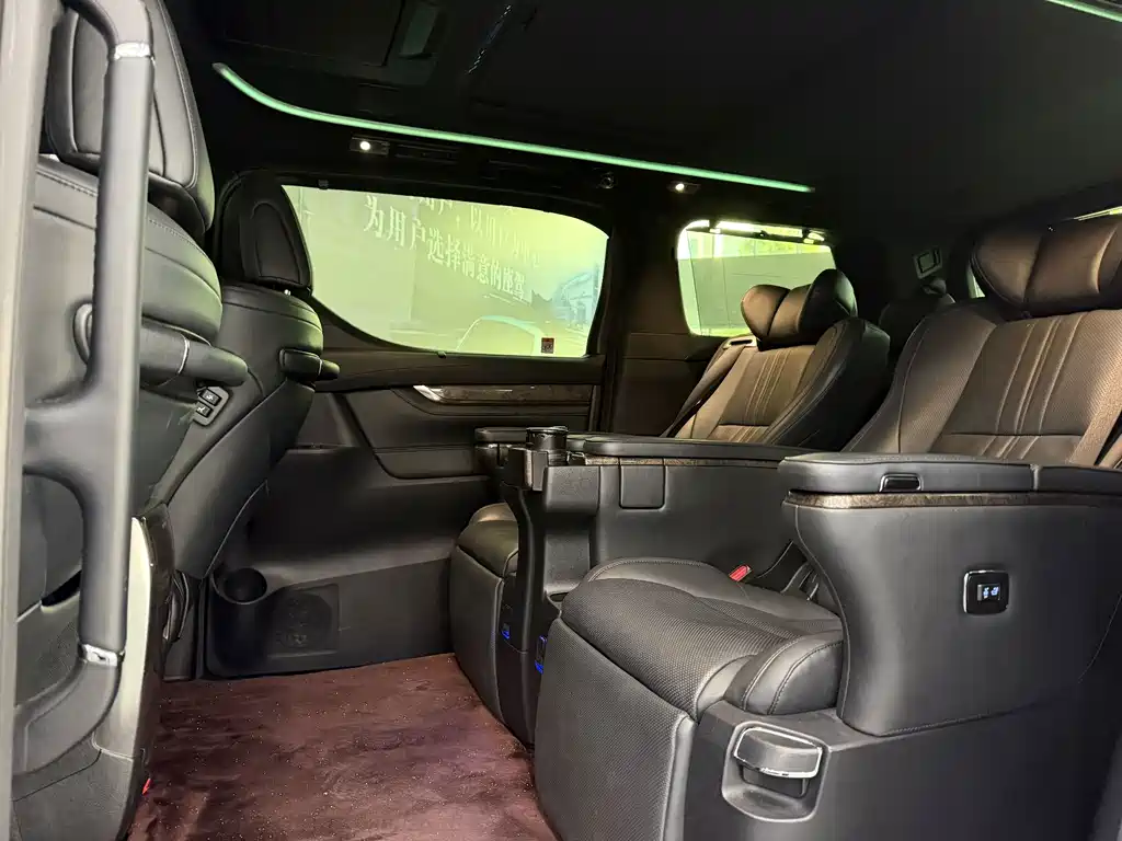 Toyota Vellfire — фото 9