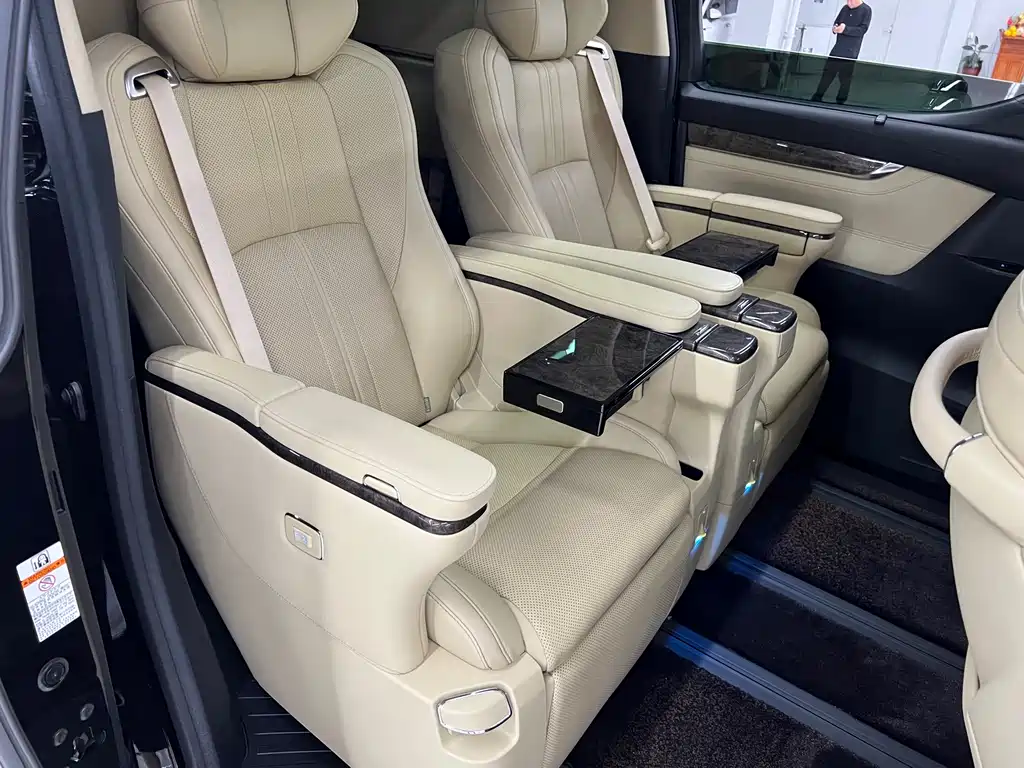 Toyota Vellfire — фото 14