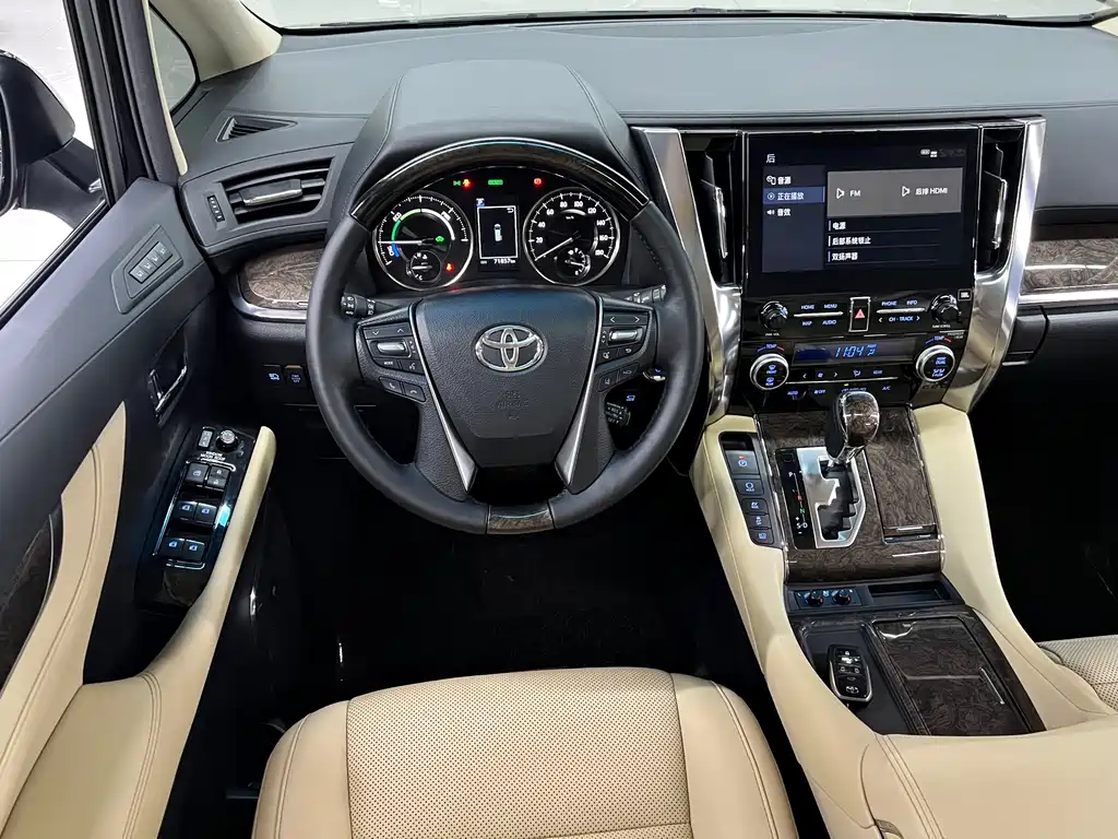 Toyota Vellfire — фото 18