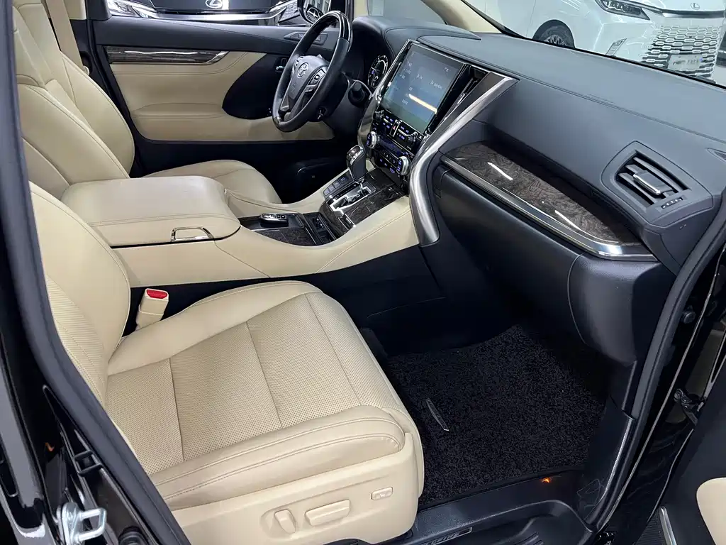 Toyota Vellfire — фото 19