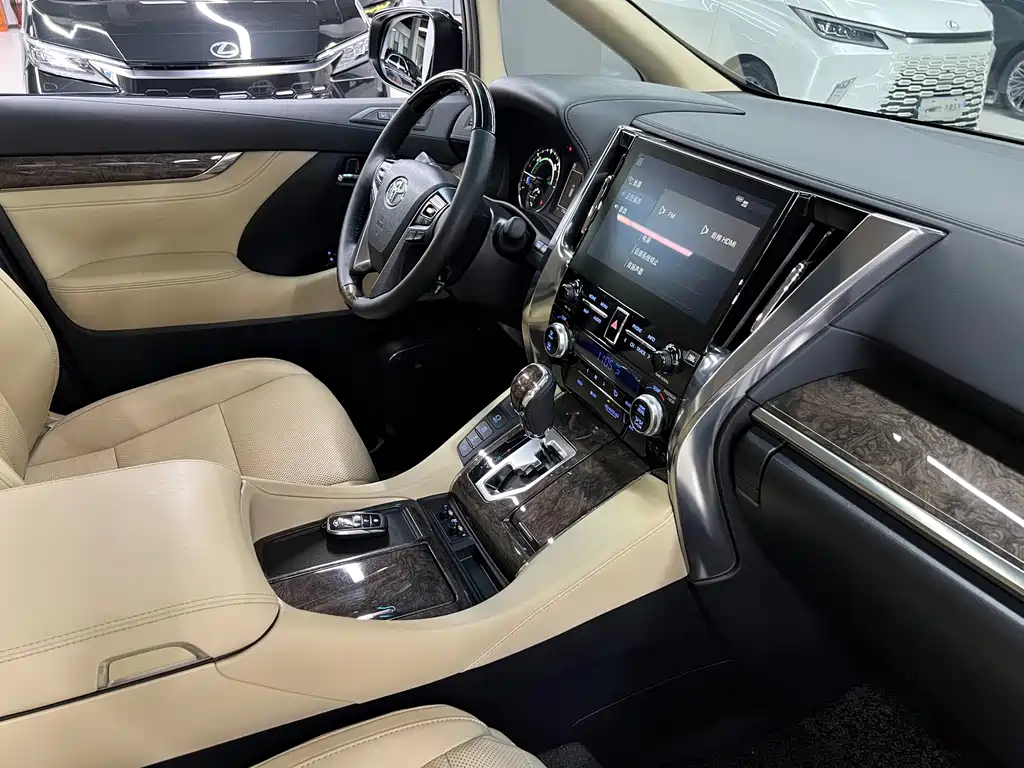 Toyota Vellfire — фото 20
