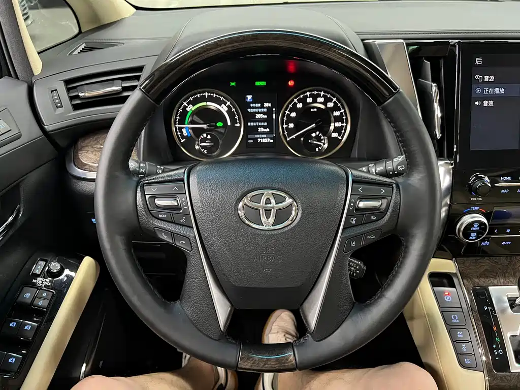 Toyota Vellfire — фото 23