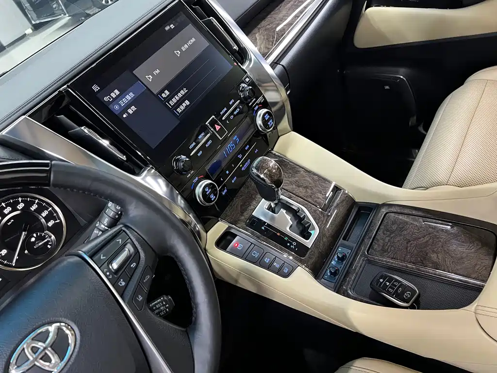 Toyota Vellfire — фото 25
