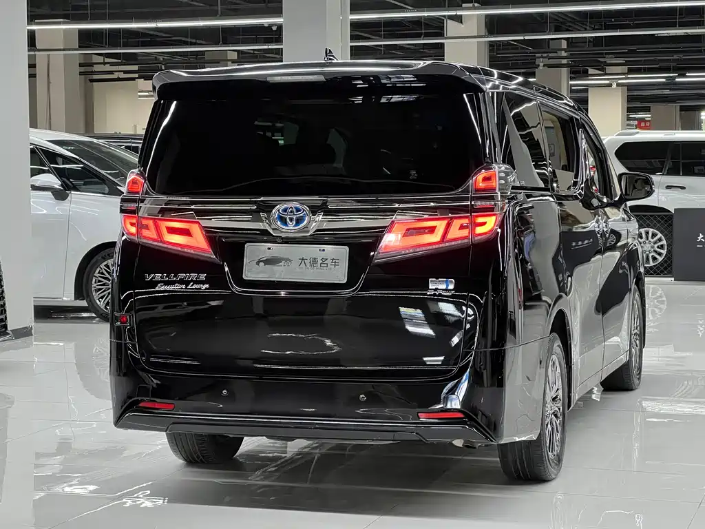 Toyota Vellfire — фото 4