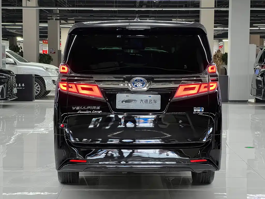 Toyota Vellfire — фото 5
