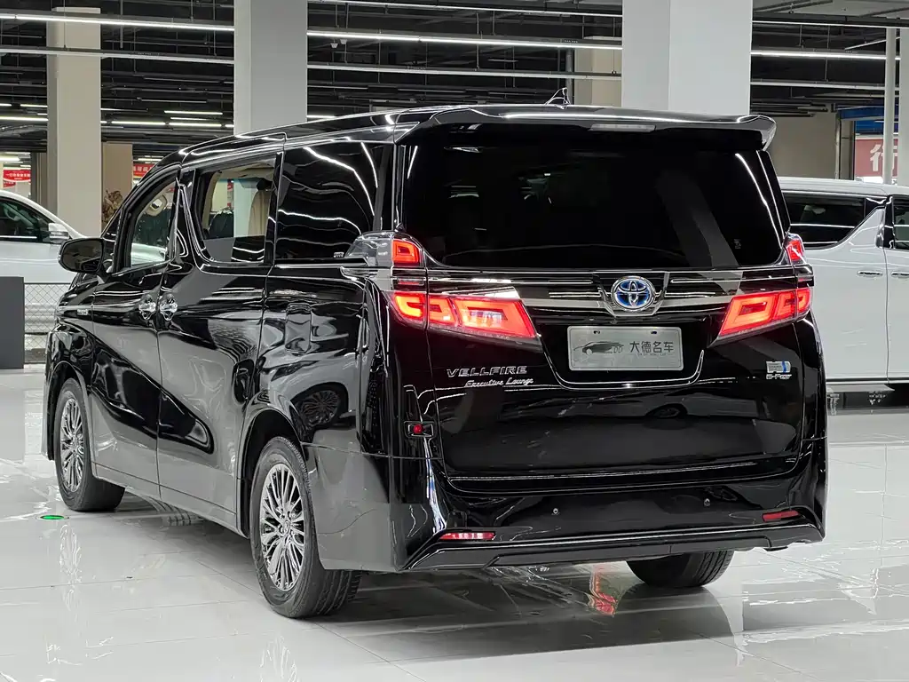 Toyota Vellfire — фото 6