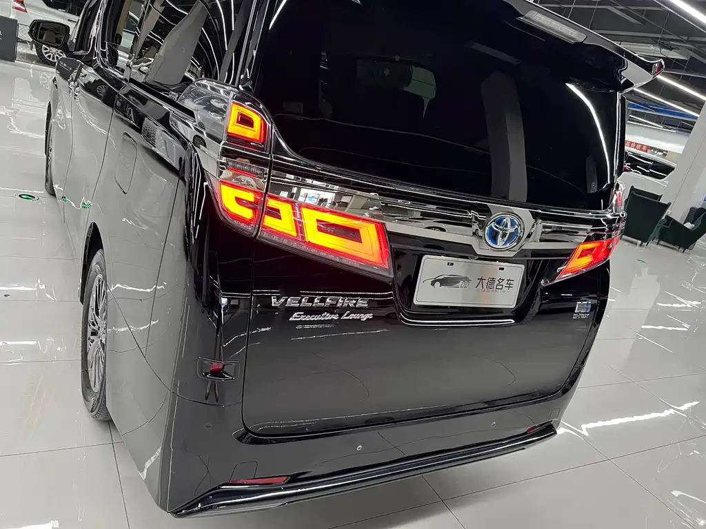 Toyota Vellfire — фото 7