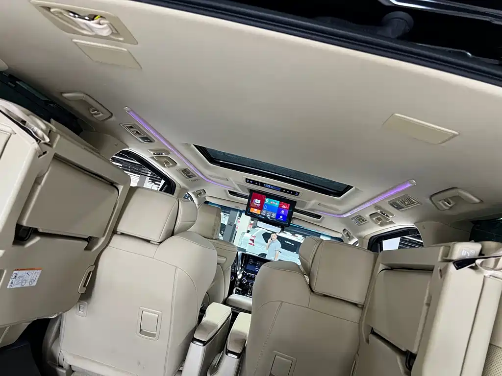 Toyota Vellfire — фото 9