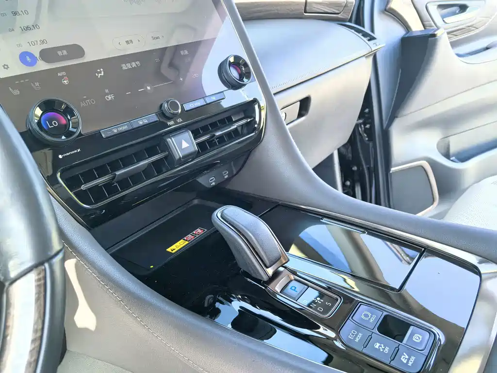 Toyota Alphard — фото 13