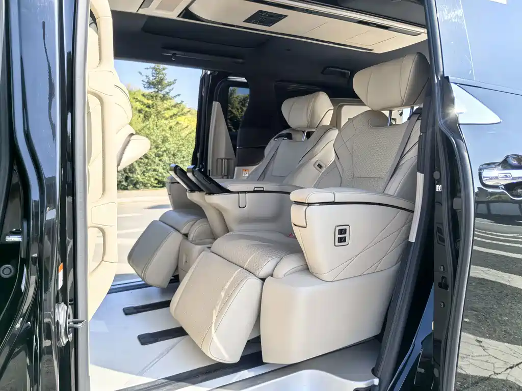 Toyota Alphard — фото 14