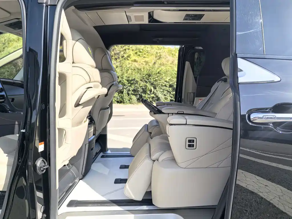 Toyota Alphard — фото 15