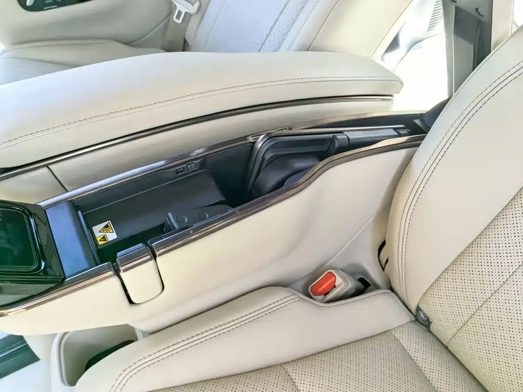 Toyota Alphard — фото 17