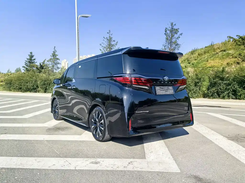 Toyota Alphard — фото 4