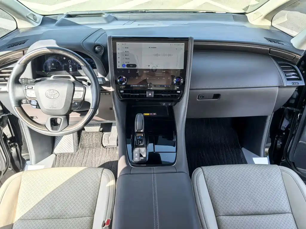 Toyota Alphard — фото 7