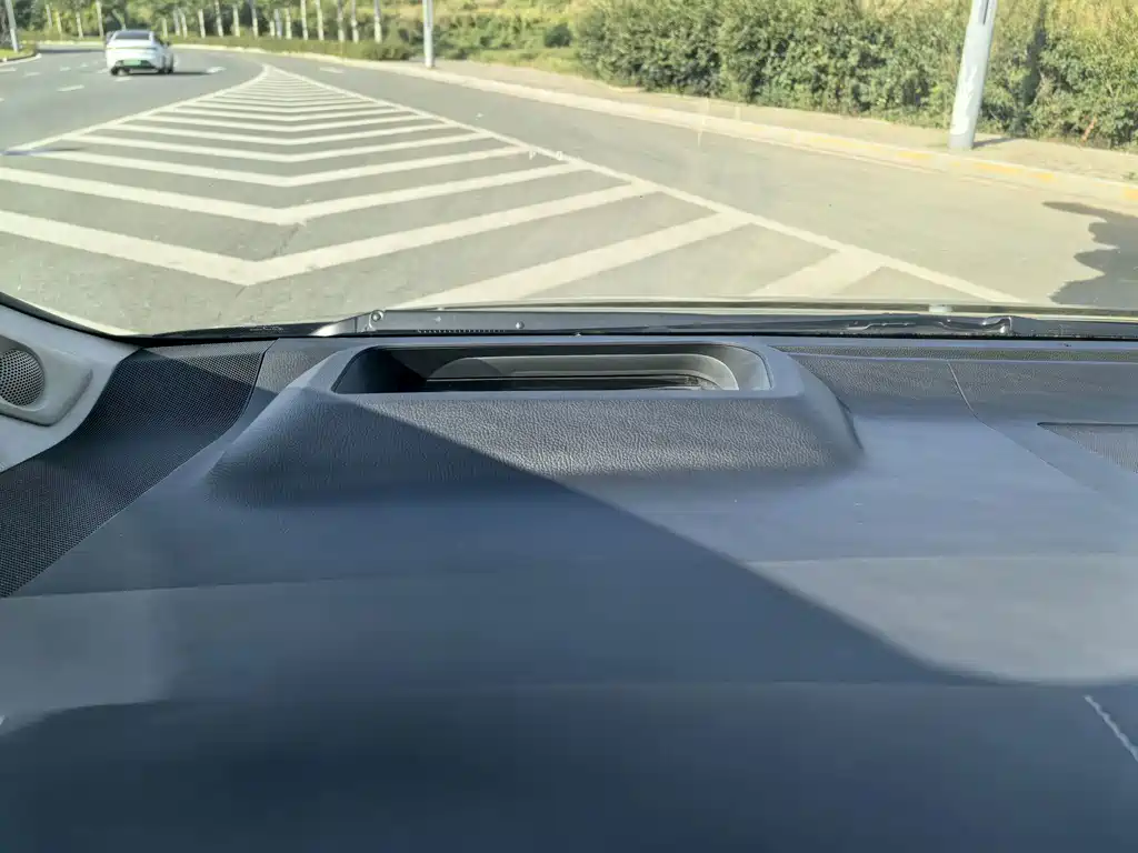 Toyota Alphard — фото 8
