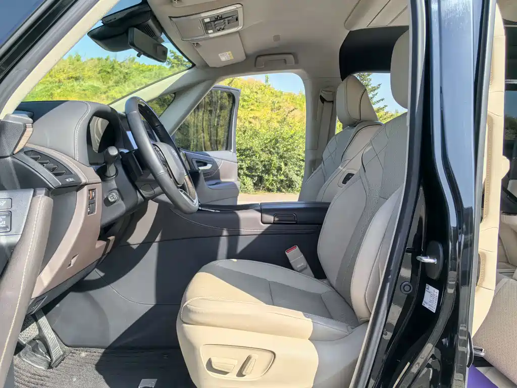 Toyota Alphard — фото 9