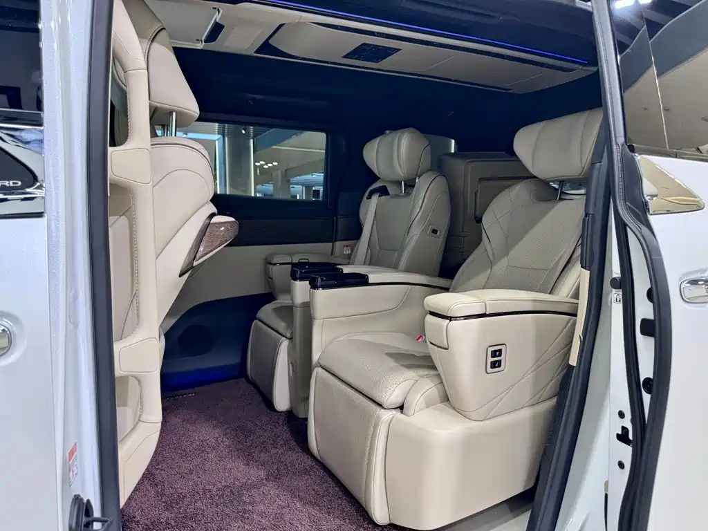 Toyota Alphard — фото 17