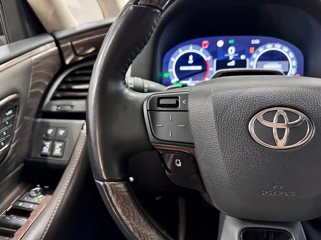 Toyota Alphard — фото 19