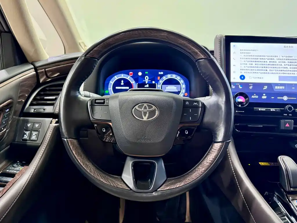 Toyota Alphard — фото 20