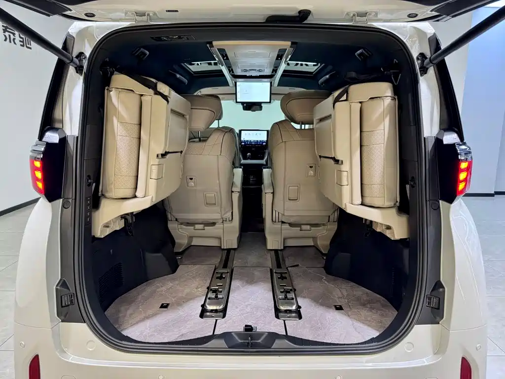 Toyota Alphard — фото 22