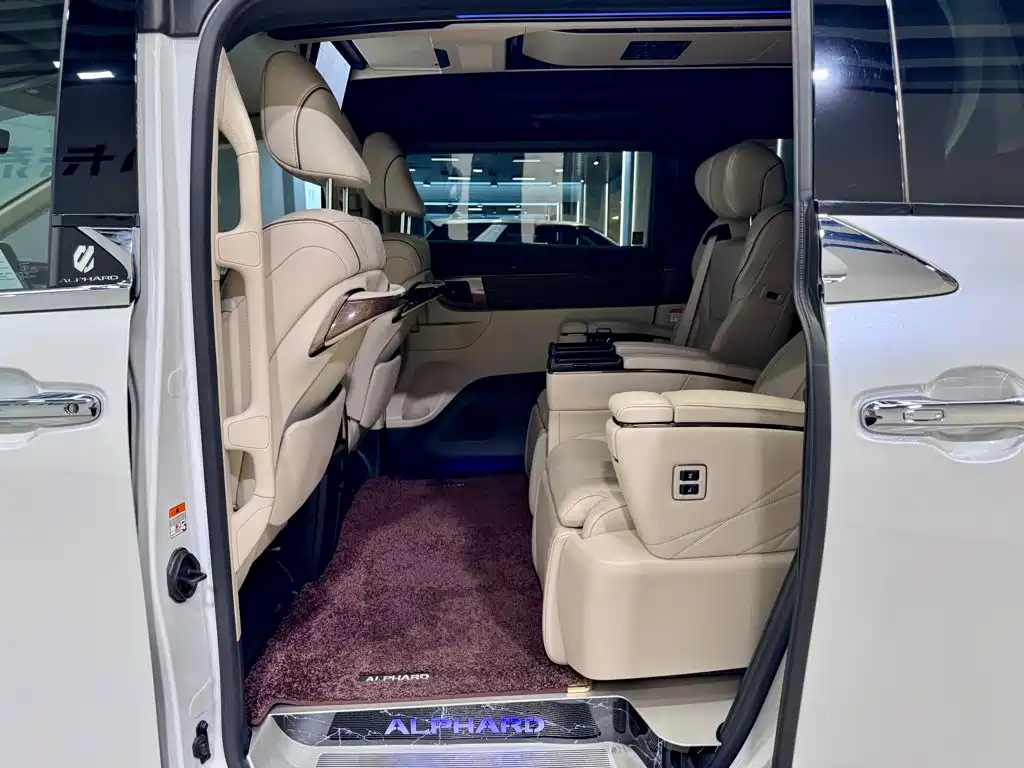 Toyota Alphard — фото 23
