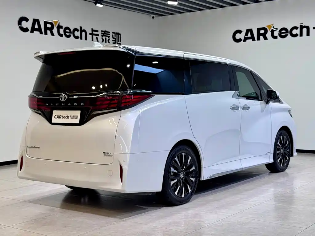 Toyota Alphard — фото 4