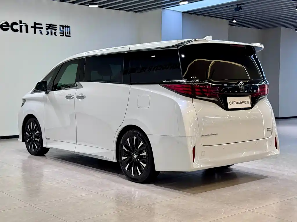 Toyota Alphard — фото 5