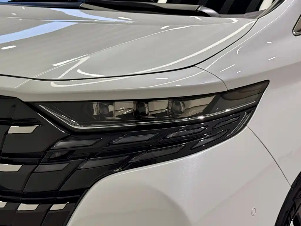 Toyota Alphard — фото 6