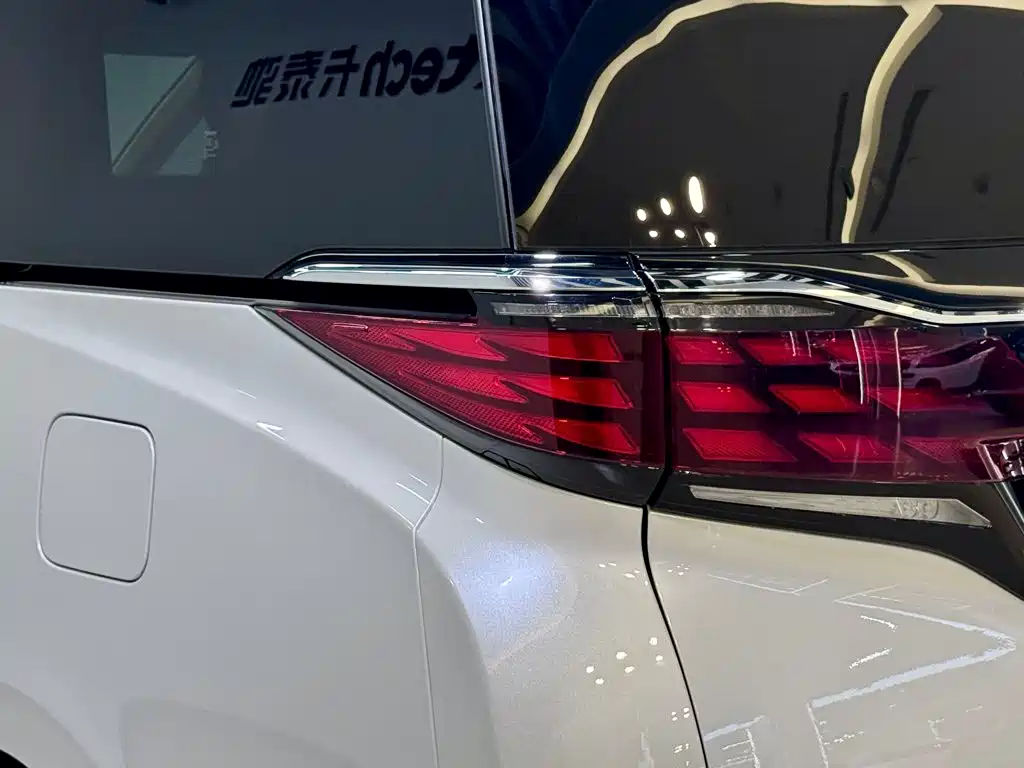 Toyota Alphard — фото 7