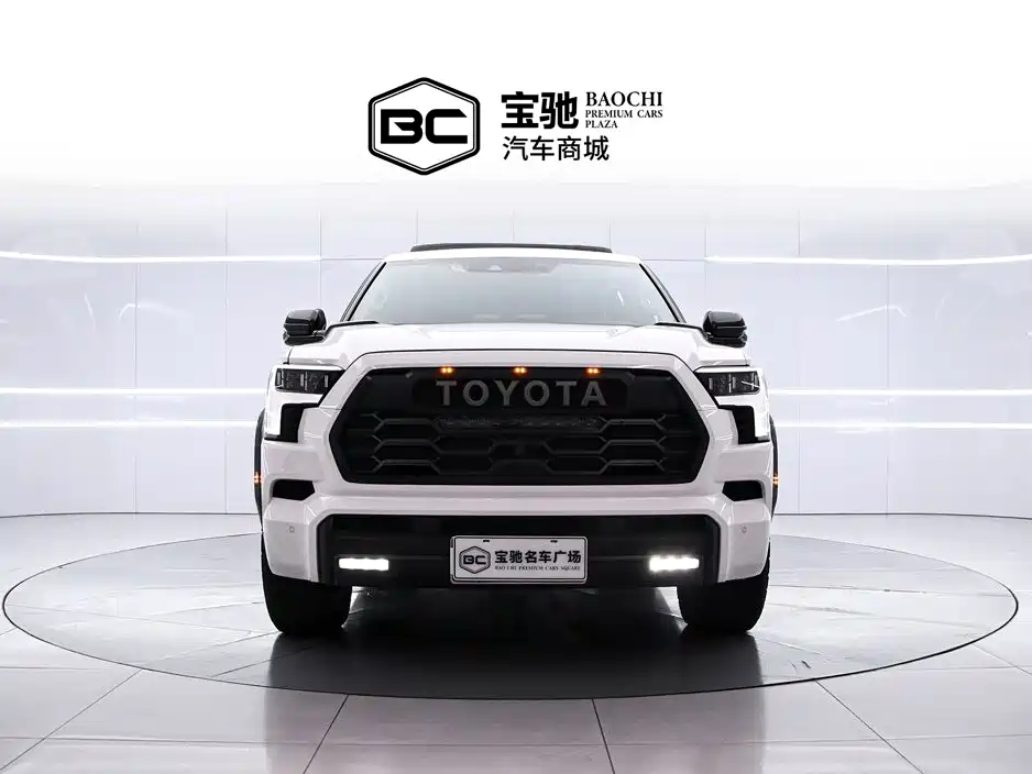 Toyota Sequoia — фото 2