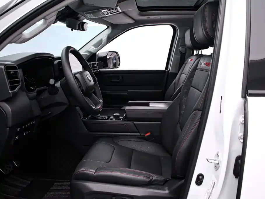 Toyota Sequoia — фото 14